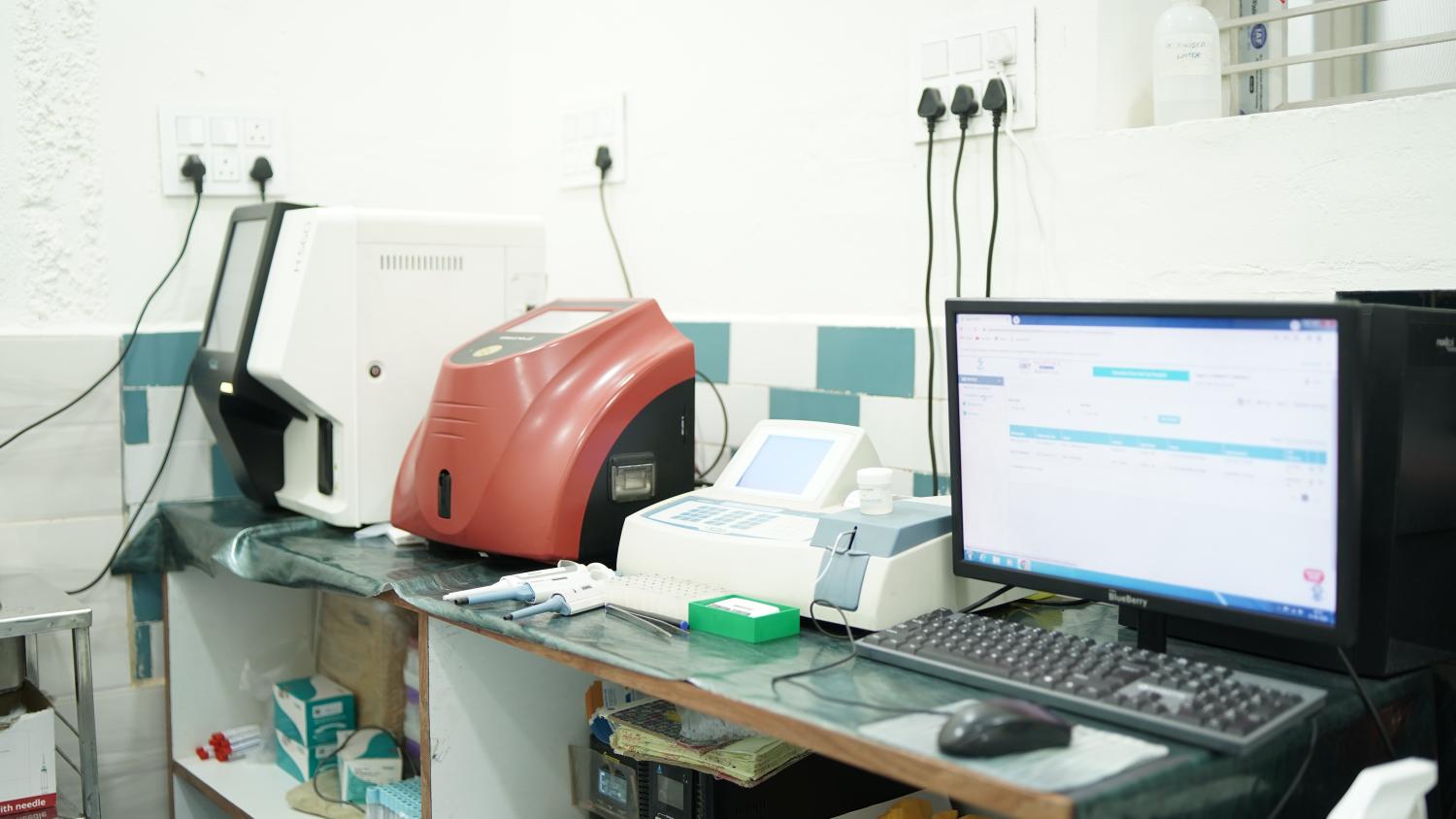Lab diagnostic equipment
